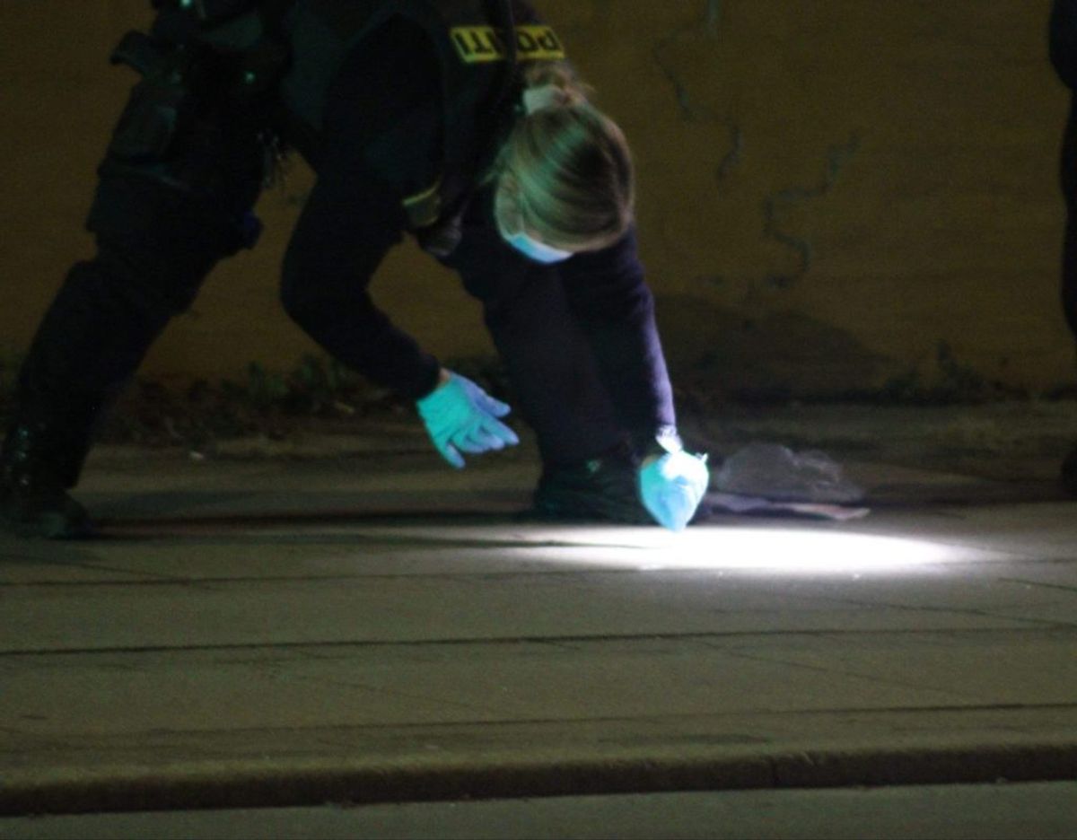 Politiet har ikke meget at gå efter i forbindelse med en anmeldelse om et større slagsmål i Holbæk. KLIK FOR FLERE BILLEDER FRA STEDET. Foto: Presse-fotos.dk