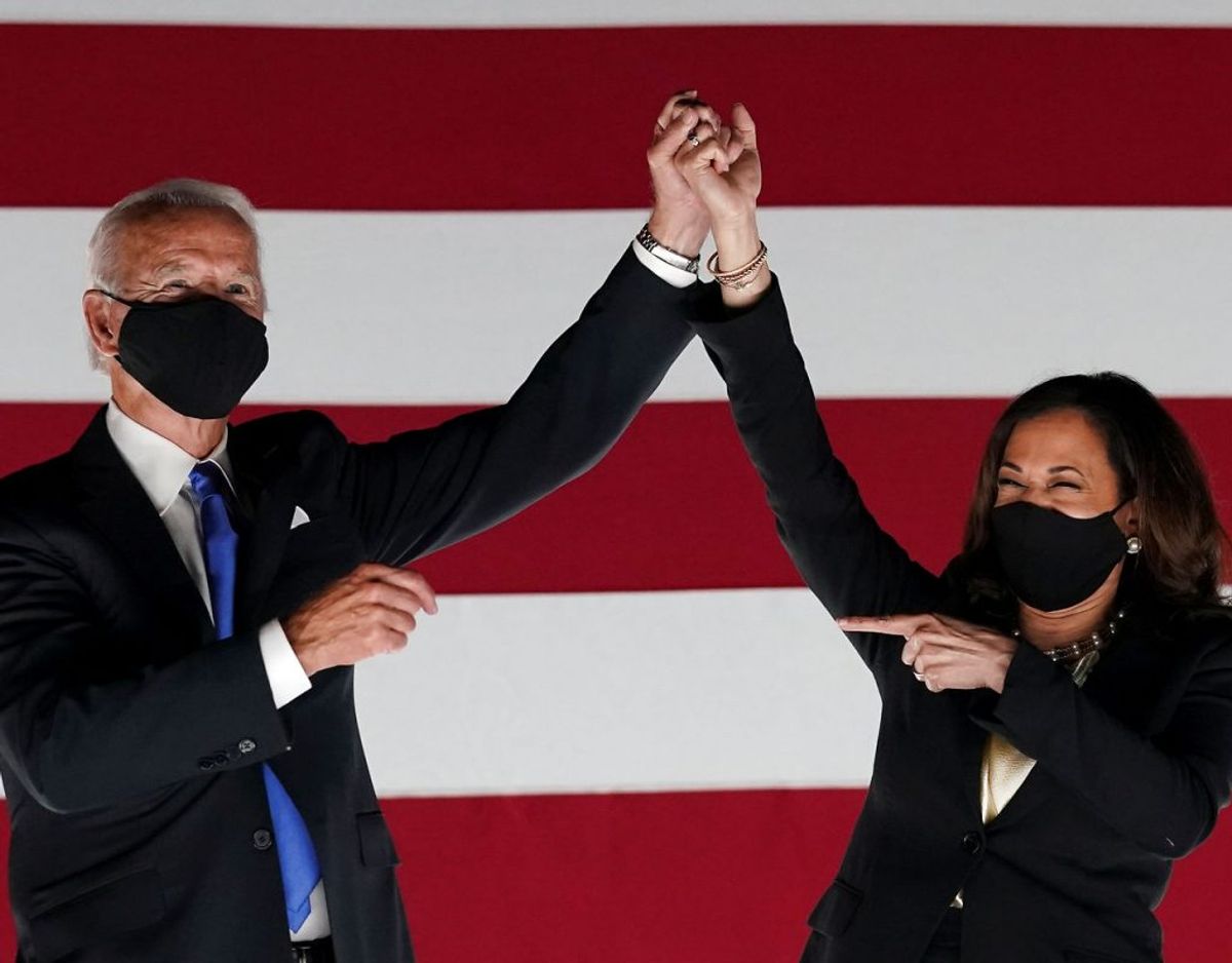 Årets Person i Time Magazine 2020: USA’s kommende præsident, Joe Biden, og hans vicepræsident, Kamala Harris. Foto: Scanpix/Kevin Lamarque. KLIK for mere.