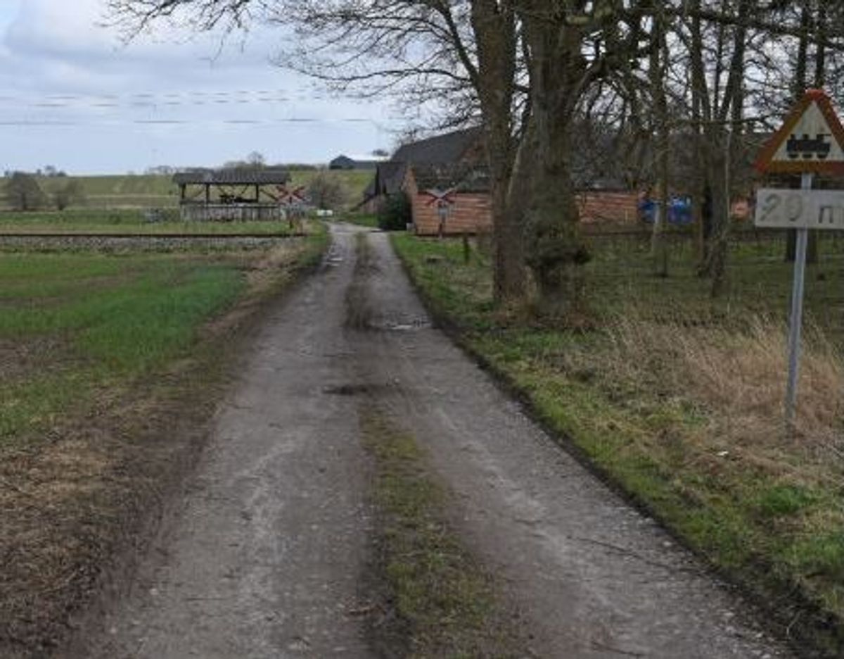 Ulykken skete ved overkørsel 63 på en grusvej mod Aarhusvej 138. Foto: Havarikommisionen