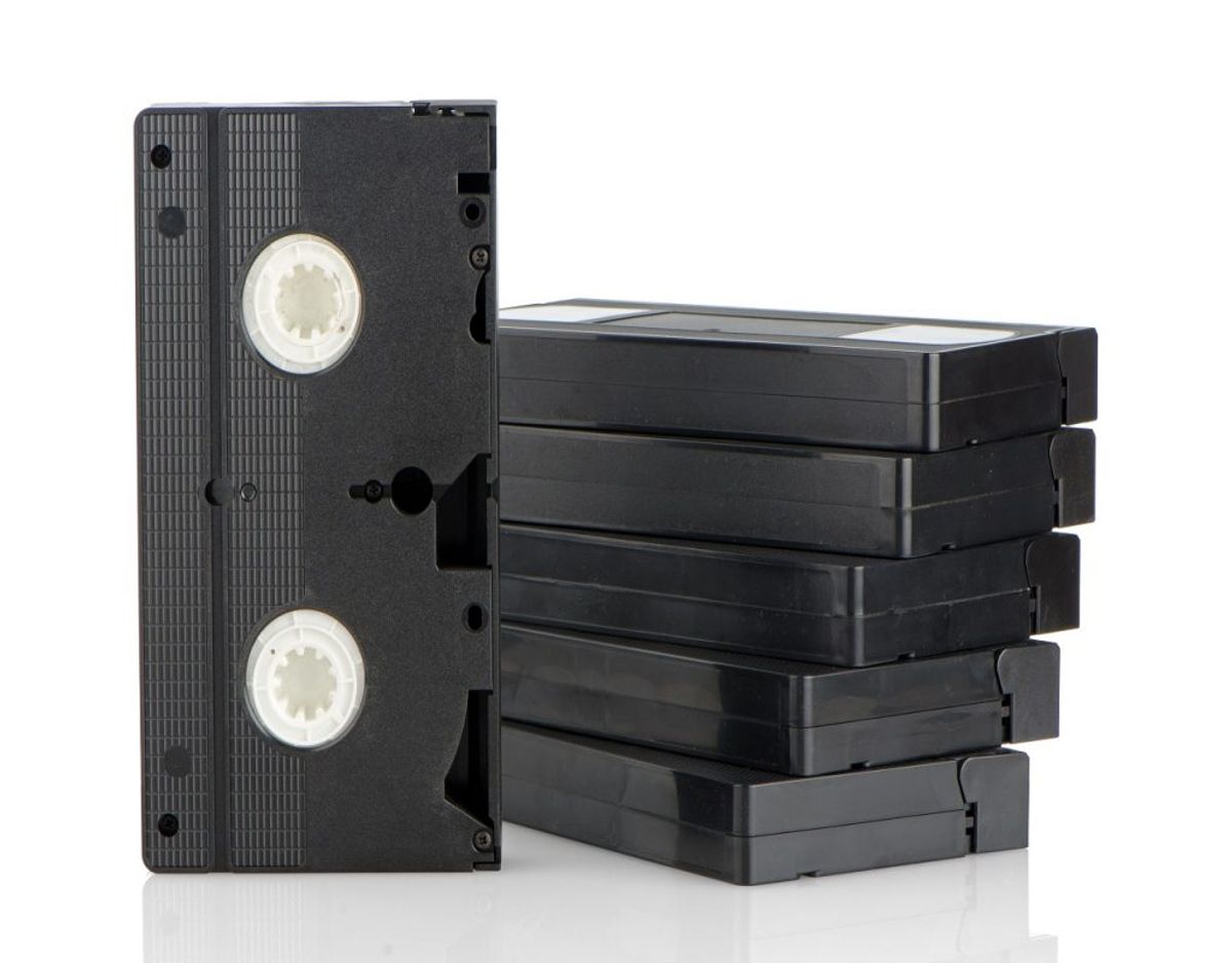 VHS-bånd er fra tiden før DVD’ens indtog, men mange har beholdt de gamle bånd. Foto: Colourbox