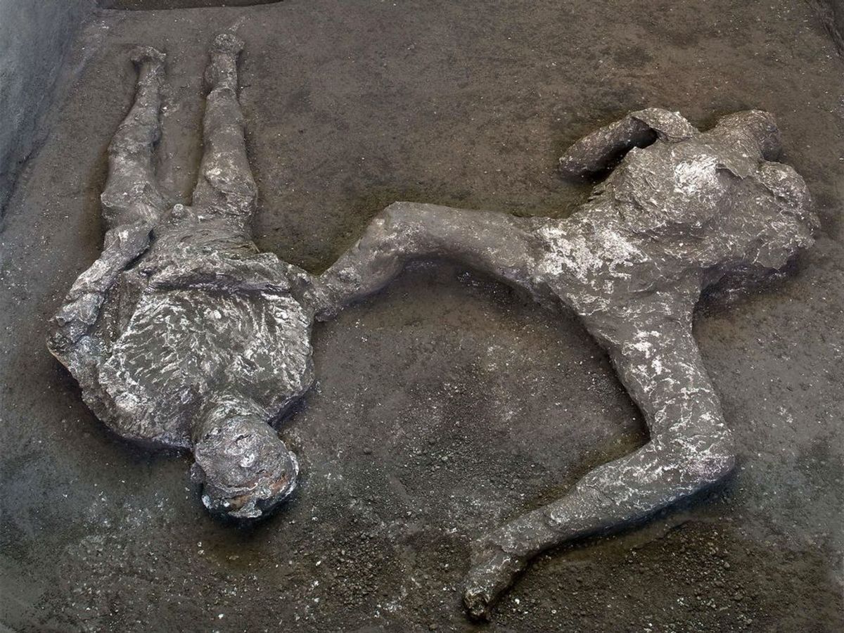 Arkæologer i Pompeji har rekonstrueret ligene af to mænd, som var ofre for vulkanudbruddet i Vesuv for næsten 2000 år siden i det sydlige Italien. Foto: Handout/AFP/POMPEII ARCHAEOLOGICAL PARK.
