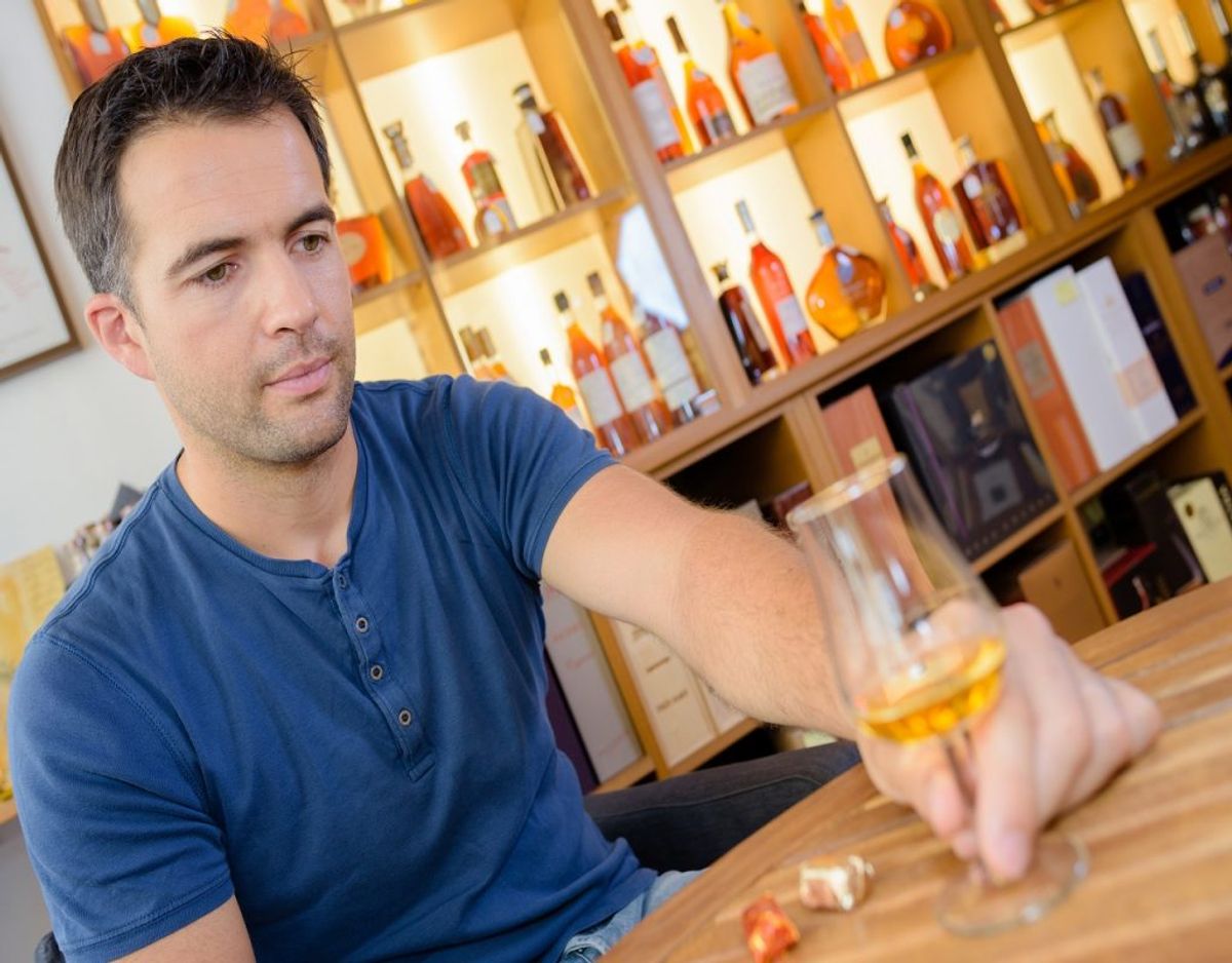 Det er en god idé at skære ned på alkohol, da dette svækker dit immunforsvar. Foto: Colourbox