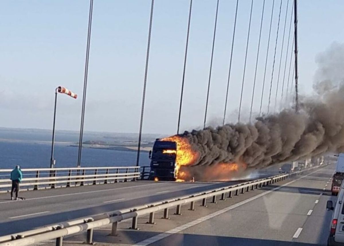Det forventes, at Storebæltsbroen er spærret for trafik. Foto: Presse-fotos.dk
