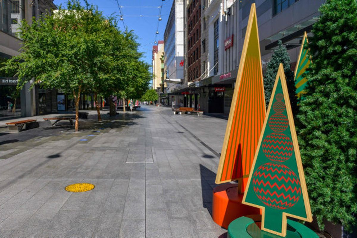 Adelaide, delstatshovedstaden i South Australia, ligger øde hen under en nedlukning som følge af et nyt udbrud af coronavirus. Foto: Brenton Edwards/AFP