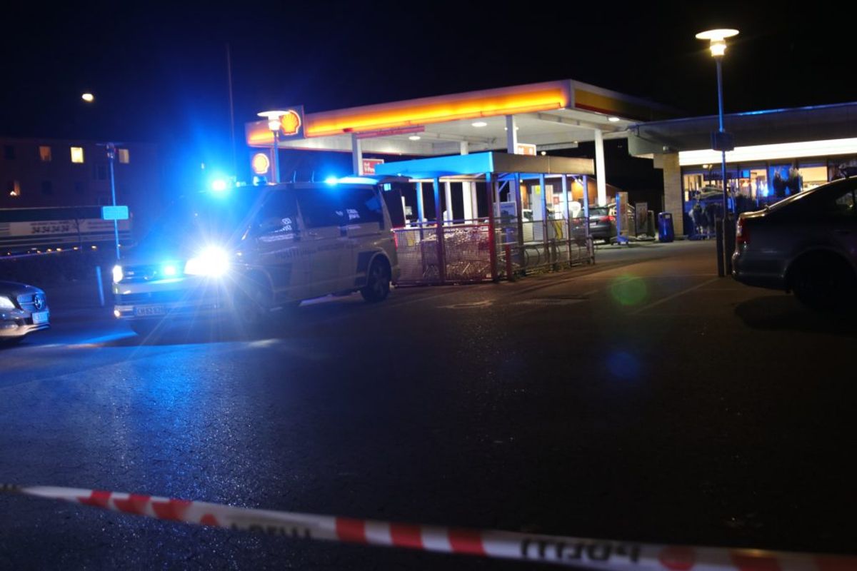En person er stukket ned. KLIK for flere billeder. Foto: Presse-fotos.dk.