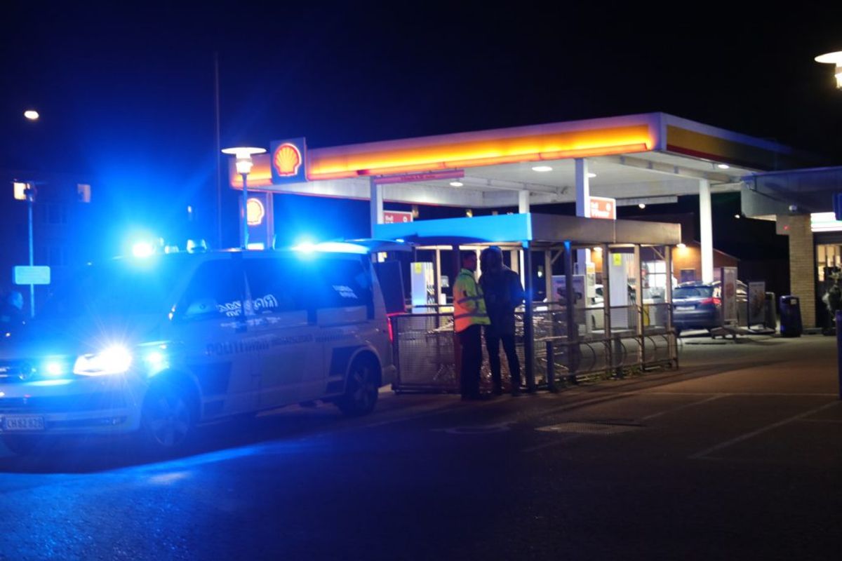 En person er stukket ned. KLIK for flere billeder. Foto: Presse-fotos.dk.