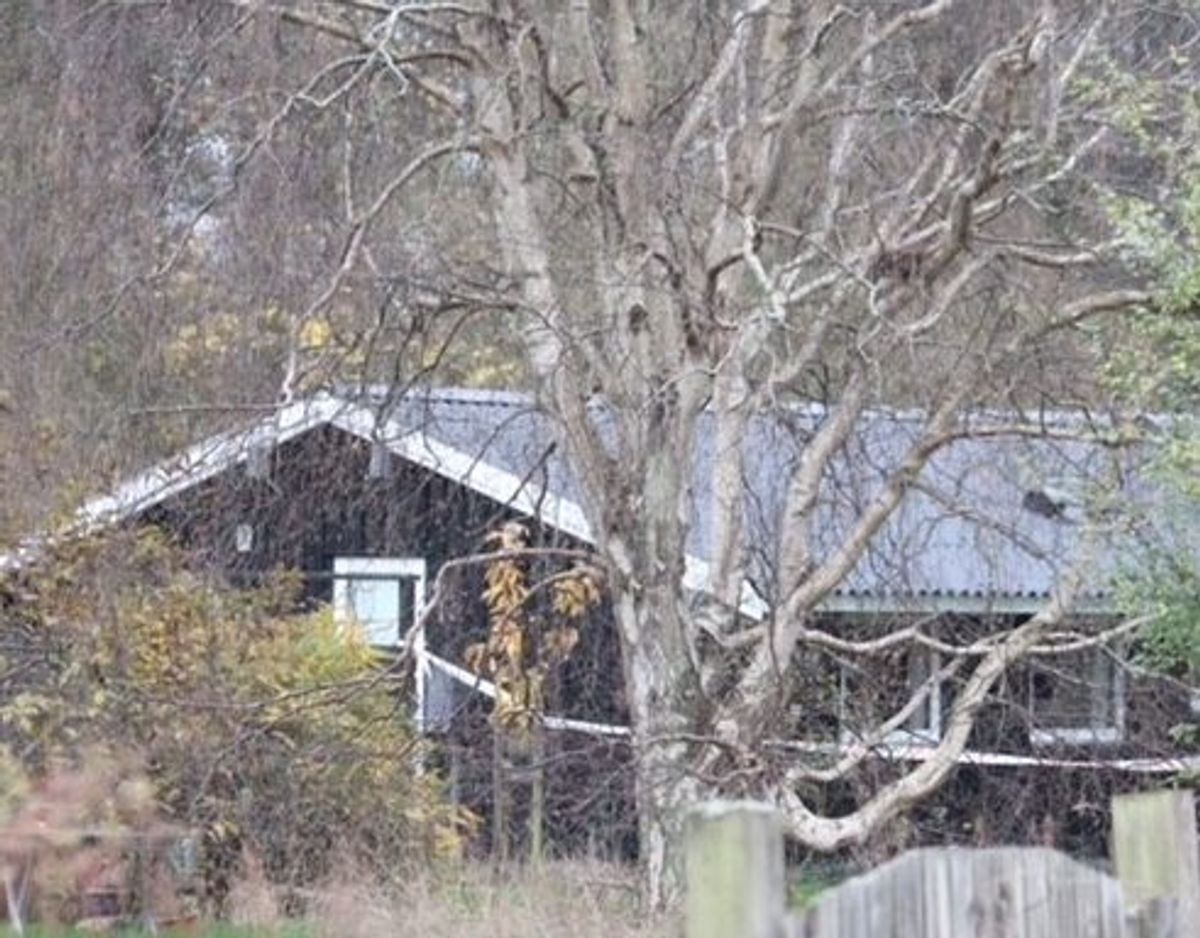 Også familiens sommerhus er blevet undersøgt. Foto: Presse-fotos.dk.