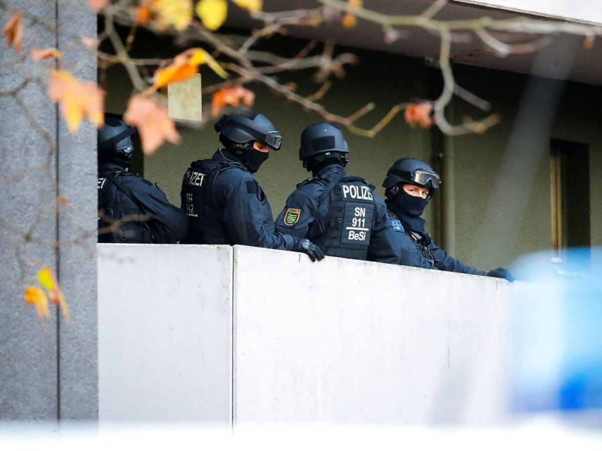 Ransagningerne foregår i forbindelse med anholdelsen af tre personer, der mistænkes for at stå bag et stort diamanttyveri. Foto: REUTERS/Hannibal Hanschke