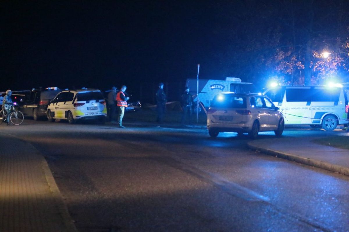 En er dræbt af skud i Kalundborg. KLIK FOR FLERE BILLEDER. Foto: Presse-fotos.dk