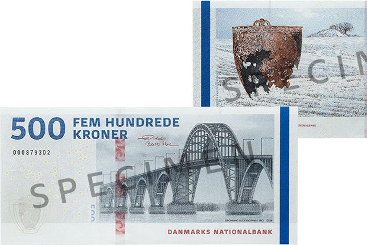 Den nye 500-kroneseddel er ikke meget forskellig fra den nuværende seddel, men har fået tilføjet flere nye sikkerhedselementer. Dermed er den nye seddel endnu svære at forfalske, oplyser Nationalbanken. Foto: /Free