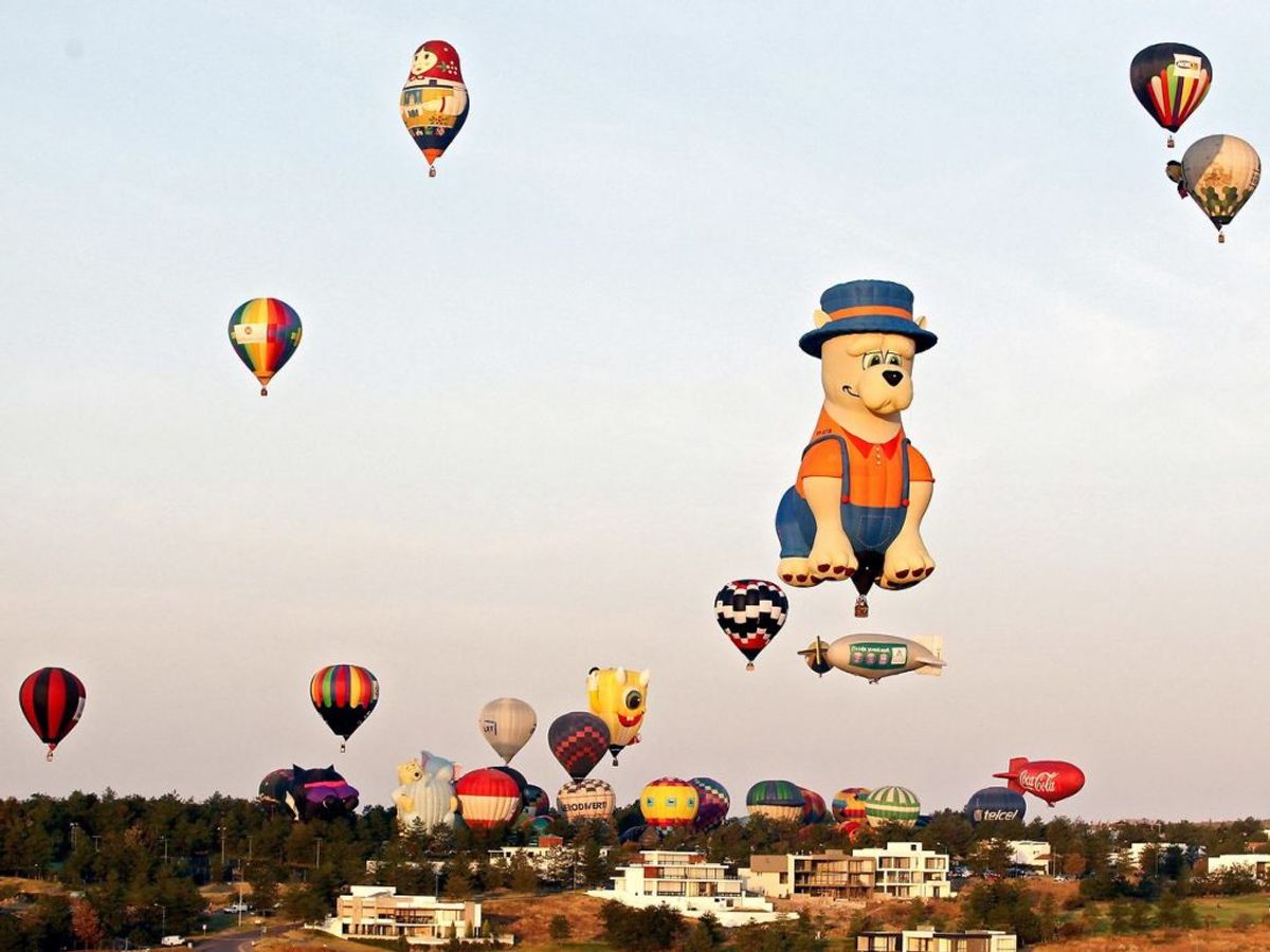14. november steg mange smukke luftballoner til vejr i den international ballonfestival. KLIK for flere billeder. (Foto: ULISES RUIZ/Scanpix).
