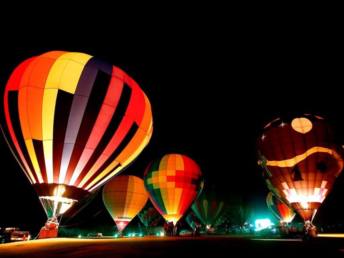 14. november steg mange smukke luftballoner til vejr i den international ballonfestival. KLIK for flere billeder. (Foto: ULISES RUIZ/Scanpix).