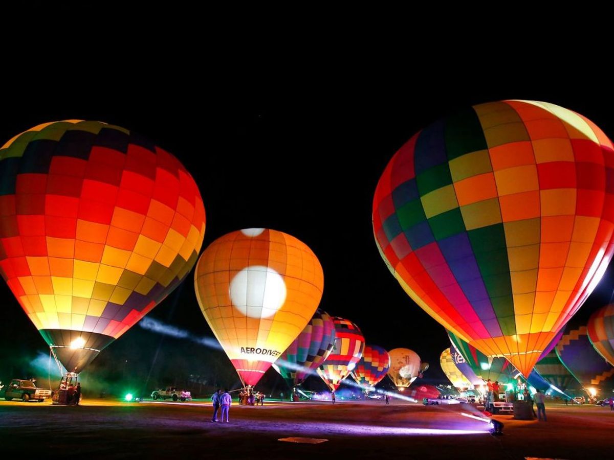 14. november steg mange smukke luftballoner til vejr i den international ballonfestival. KLIK for flere billeder. (Foto: ULISES RUIZ/Scanpix).
