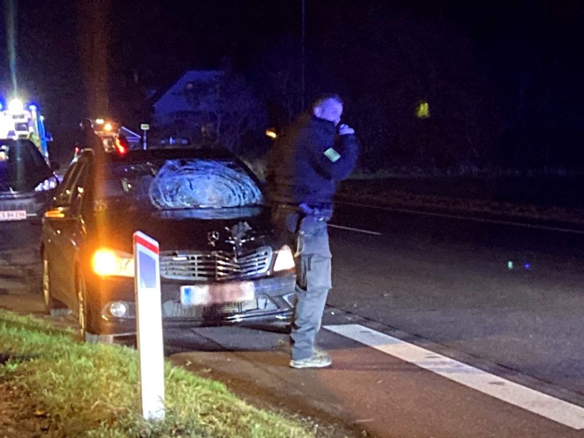 Fodgængeren i kritisk tilstand. KLIK FOR FLERE BILLEDER. Foto: Presse-fotos.dk