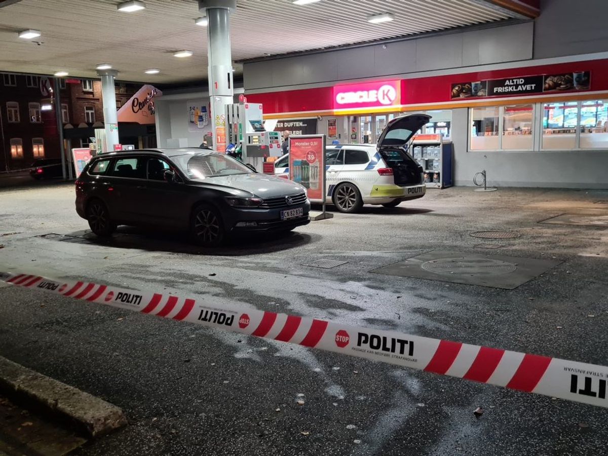Røveri mod tankstation. KLIK FOR FLERE BILLEDER. Foto: Presse-fotos.dk