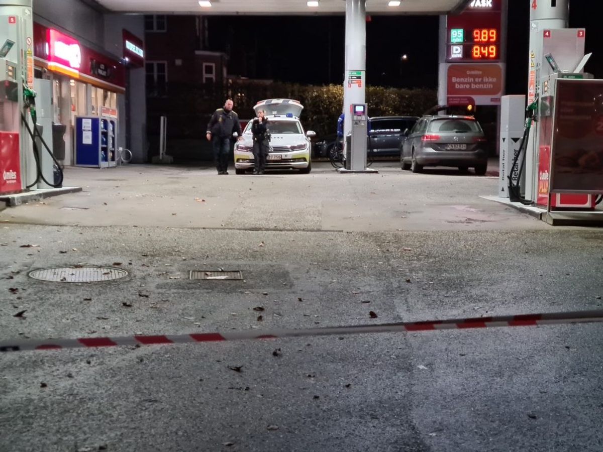 Røveri mod tankstation. KLIK FOR FLERE BILLEDER. Foto: Presse-fotos.dk