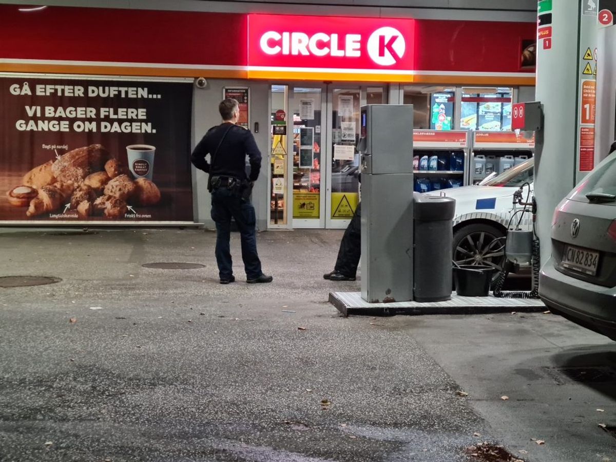 Røveri mod tankstation. KLIK FOR FLERE BILLEDER. Foto: Presse-fotos.dk