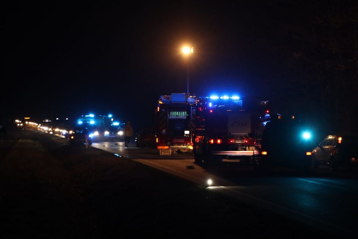 En 46-årig mand er fredag eftermiddag dræbt i en alvorlig ulykke. KLIK for flere billeder. Foto: Presse-fotos.dk.