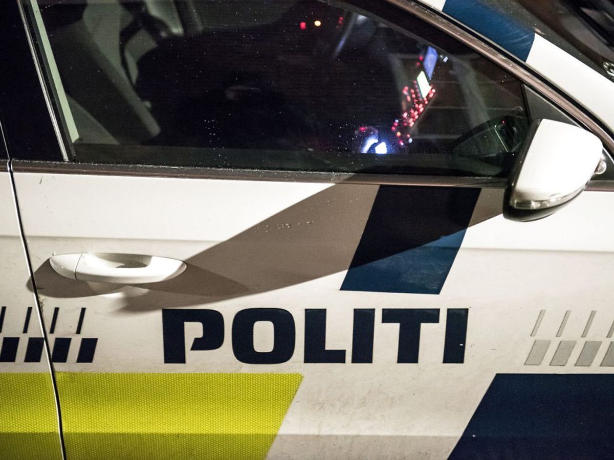 En varebil kørte ind i en slingrende lastbil på Hjørringvej. Foto: Mads Claus Rasmussen/Ritzau Scanpix