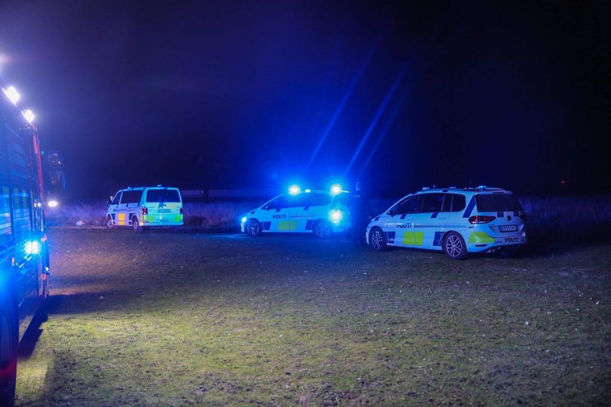 Torsdag aften opstod der brand i et el-skab i Dragør Søbad. KLIK for flere billeder. Foto: Presse-fotos.dk.