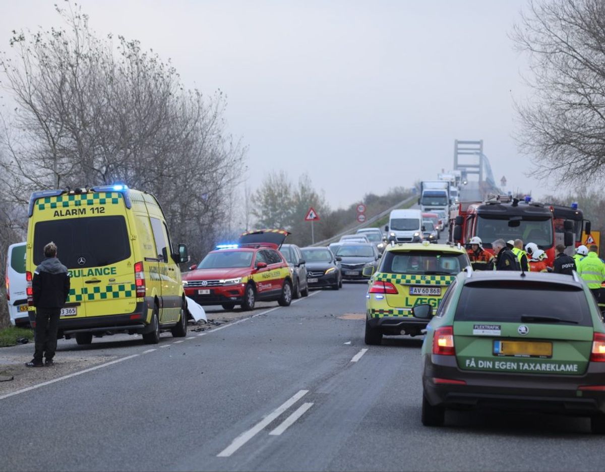 Trafikken er spærret i begge retninger. Foto: Presse-fotos.dk