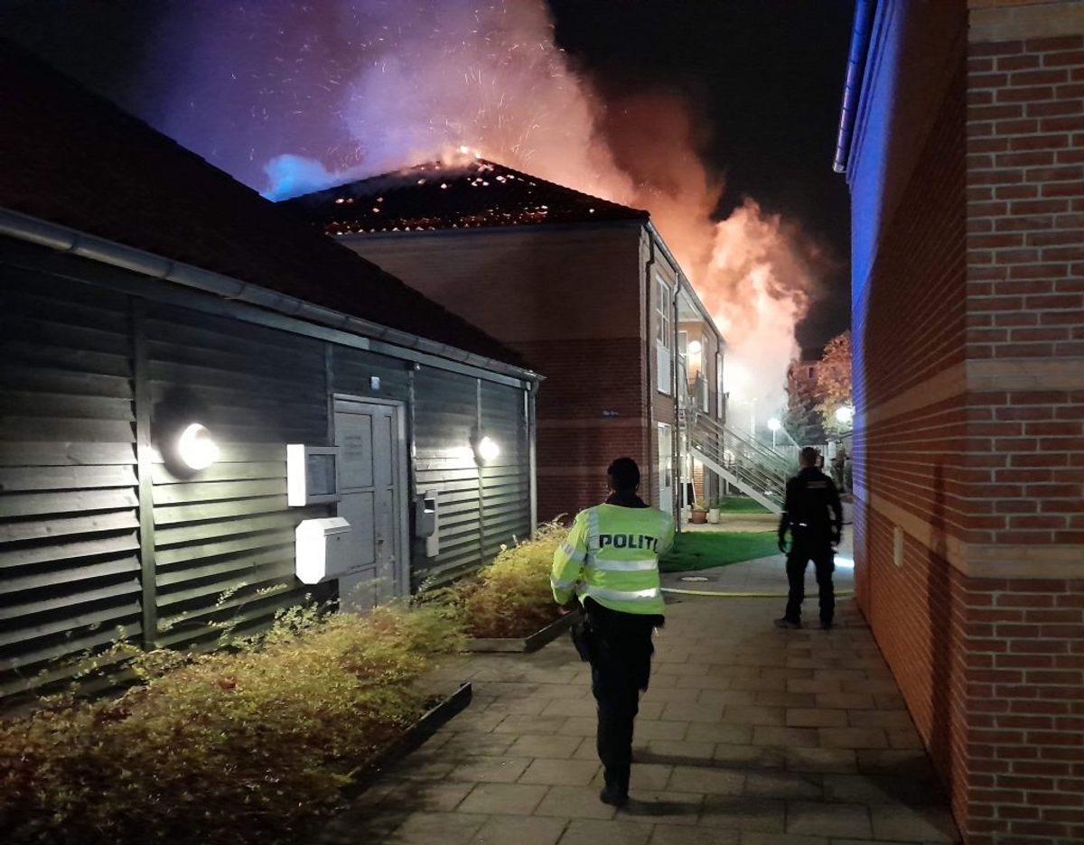 Flere af de evakuerede blev indlagt til observation for røgforgiftning. Foto: Presse-fotos.dk.