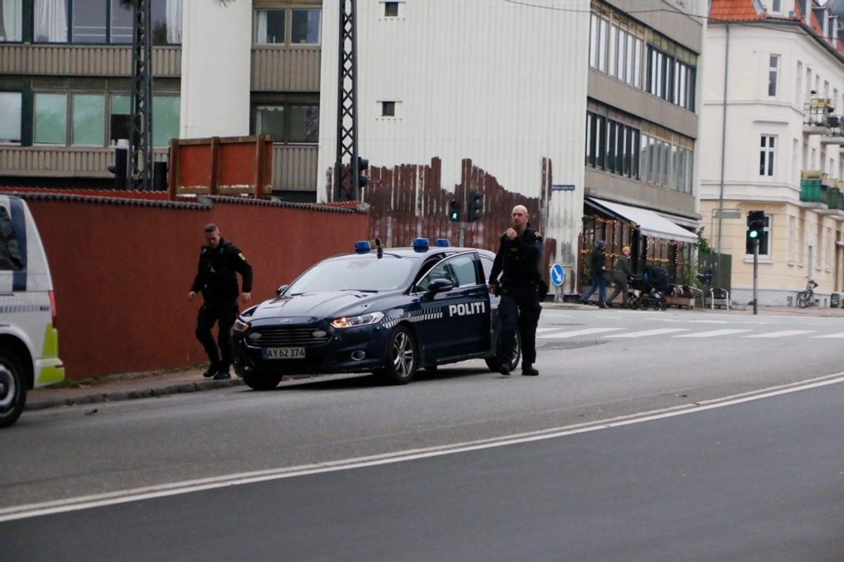 Politiet har onsdag været til stede på Horsebakken i Københavns Nordvestkvarter, hvor en 35-årig mand blev stukket ned. KLIK for flere billeder. Foto: Presse-fotos.dk.