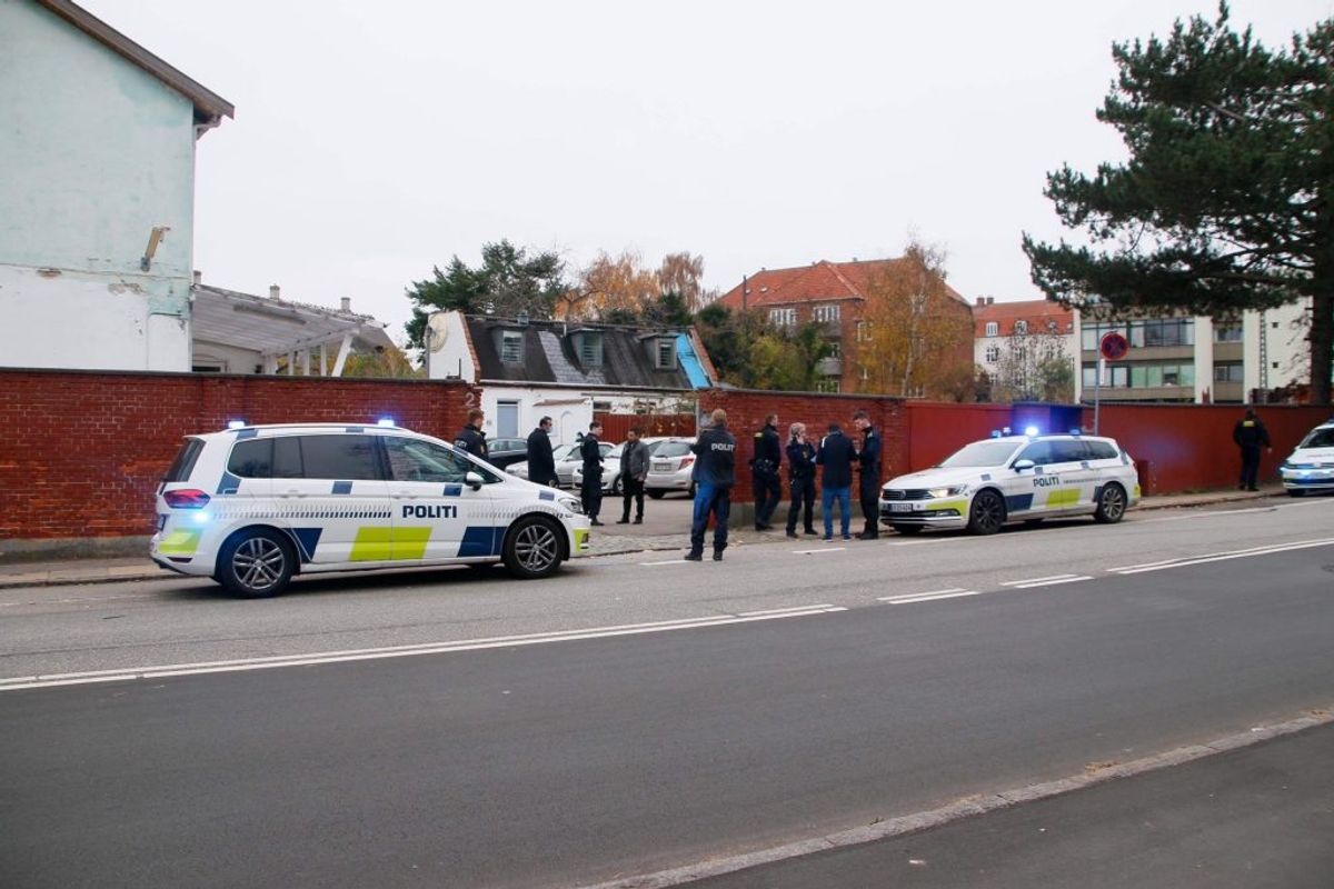 Politiet har onsdag været til stede på Horsebakken i Københavns Nordvestkvarter, hvor en 35-årig mand blev stukket ned. KLIK for flere billeder. Foto: Presse-fotos.dk.