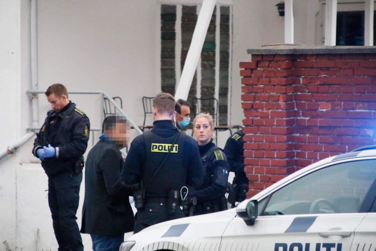 Politiet har onsdag været til stede på Horsebakken i Københavns Nordvestkvarter, hvor en 35-årig mand blev stukket ned. KLIK for flere billeder. Foto: Presse-fotos.dk.