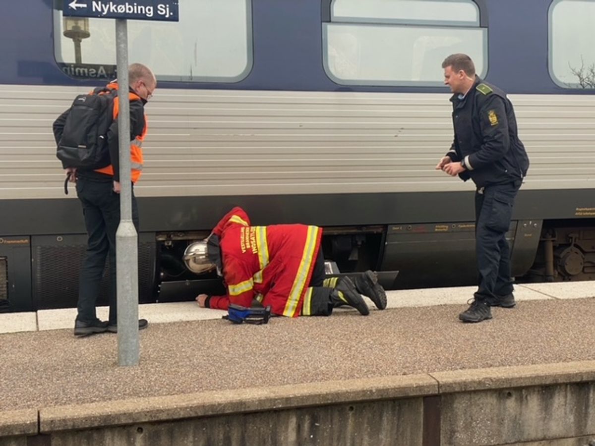 Tirsdag eftermiddag opstod der brand i et passagertog. KLIK for flere billeder. Foto: Presse-fotos.dk.