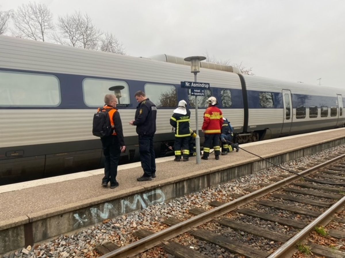 Tirsdag eftermiddag opstod der brand i et passagertog. KLIK for flere billeder. Foto: Presse-fotos.dk.