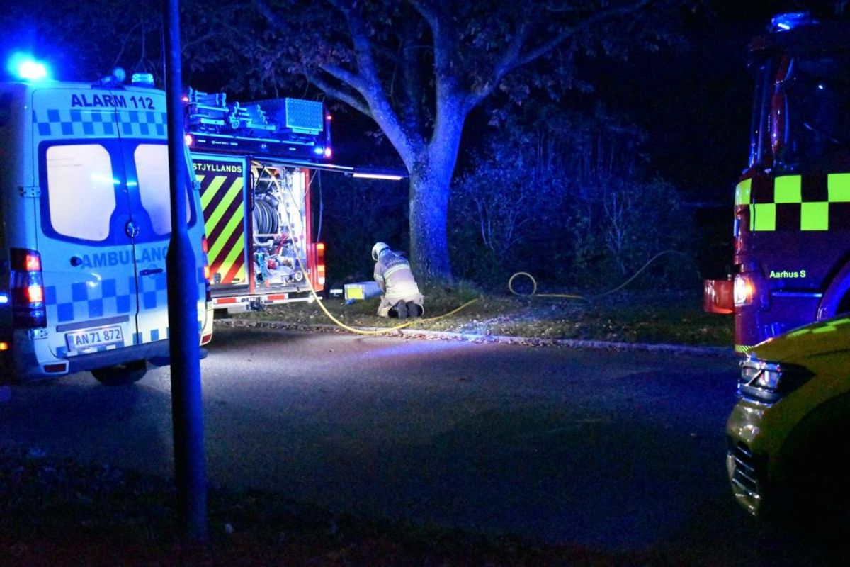 En snarrådig indsats fra en genbo har muligvis reddet en 32-årig mand. KLIK for flere billeder. Foto: Øxenholt Foto.