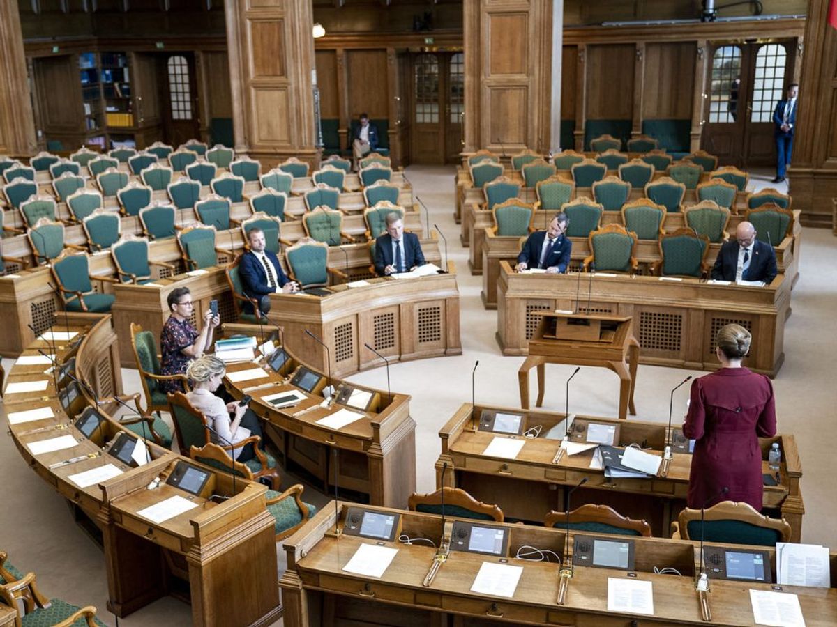 Mette Frederiksen har netop afsløret dagens smittetal i Folketingssalen. KLIK og se corona-restriktioner på Christiansborg (Arkivfoto: Niels Christian Vilmann/Ritzau Scanpix)