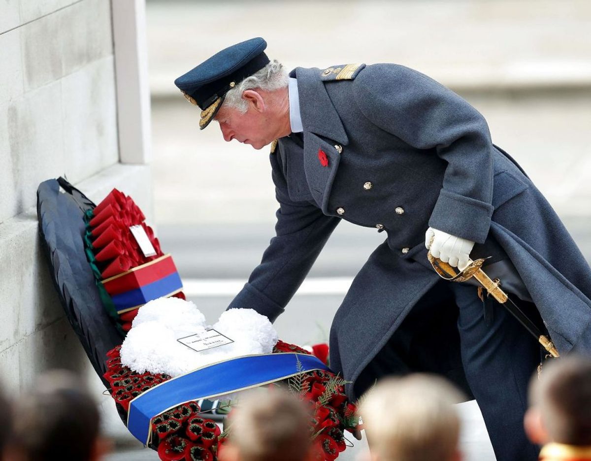 Prins Charles nedlægger en krans ved Remenbrance Sunday. Klik videre i galleriet for flere billeder. Foto: Scanpix/PETER NICHOLLS / POOL / AFP