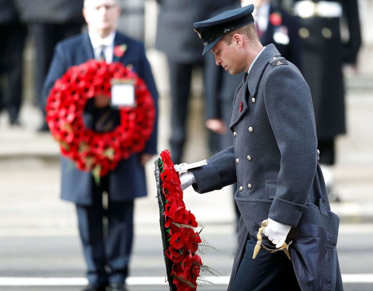 Her er det prins William, der nedlægger en krans ved højtideligheden. Foto: Scanpix/PETER NICHOLLS / POOL / AFP