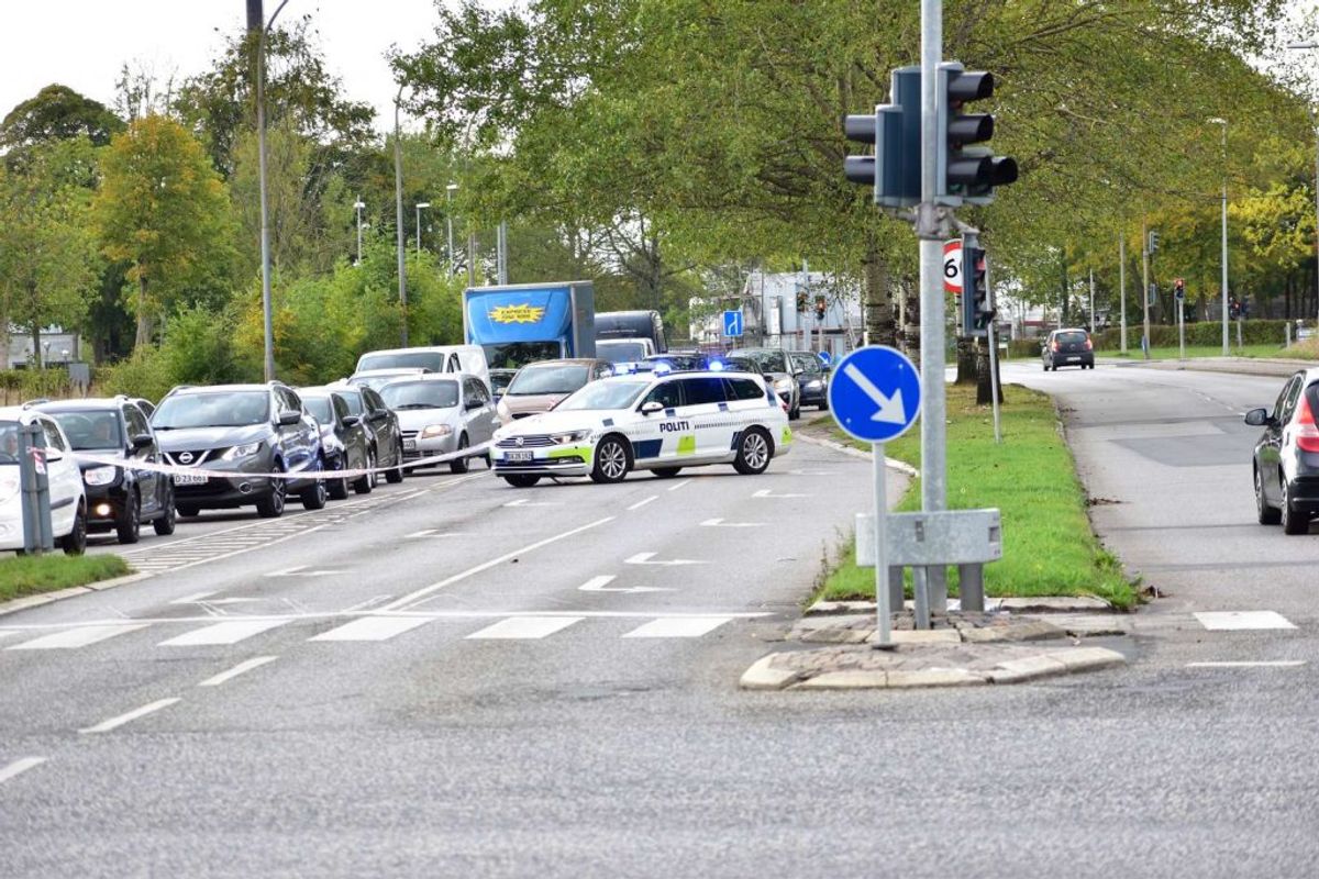 En 23-årig kvinde er tirsdag blevet dræbt i en ulykke. KLIK for flere billeder. Foto: Øxenholt Foto.