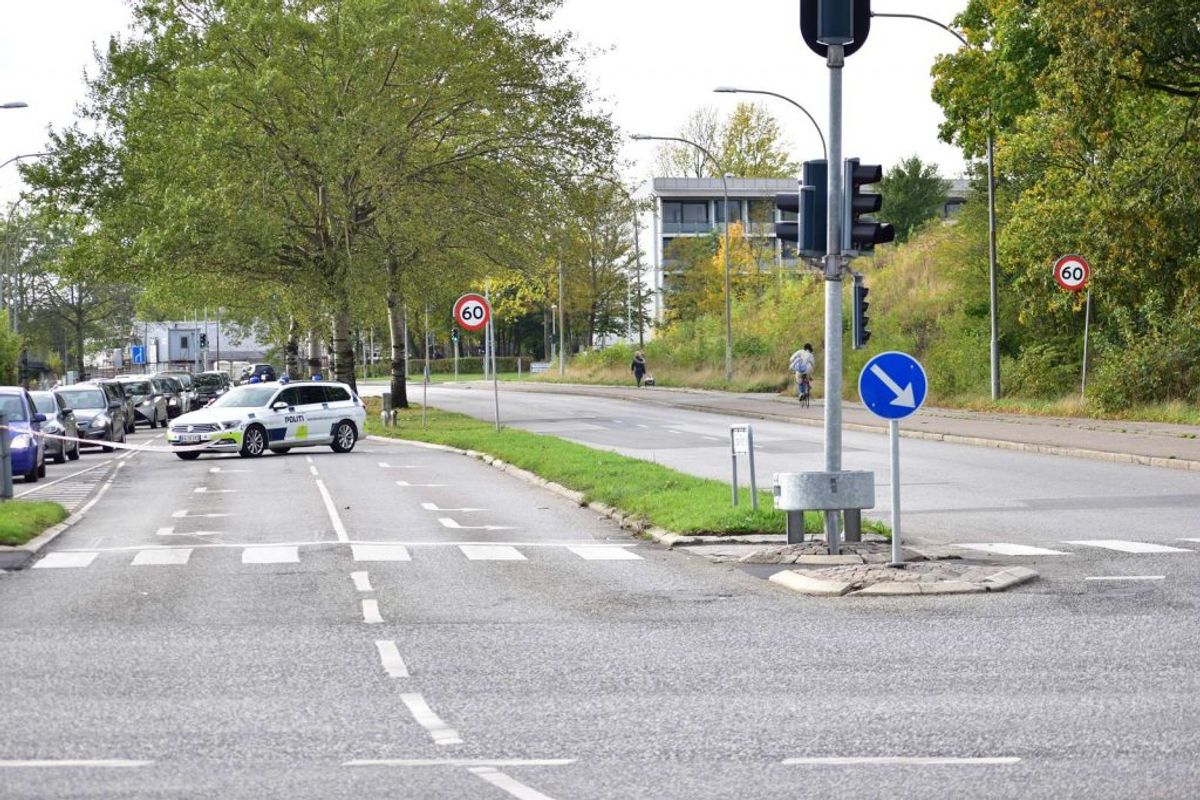 En 23-årig kvinde er tirsdag blevet dræbt i en ulykke. KLIK for flere billeder. Foto: Øxenholt Foto.