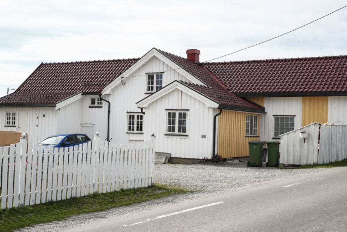 Den drabsmistænkte norske milliardær Tom Hagen havde mindst ti møder med den mand i 30-årsalderen, som for nylig blev sigtet i sagen om Anne-Elisabeth Hagens forsvinden. I forbindelse med Tom Hagen-sagen har politiet ransaget dette hus i Råholt nord for Oslo. Foto: Terje Pedersen/Scanpix