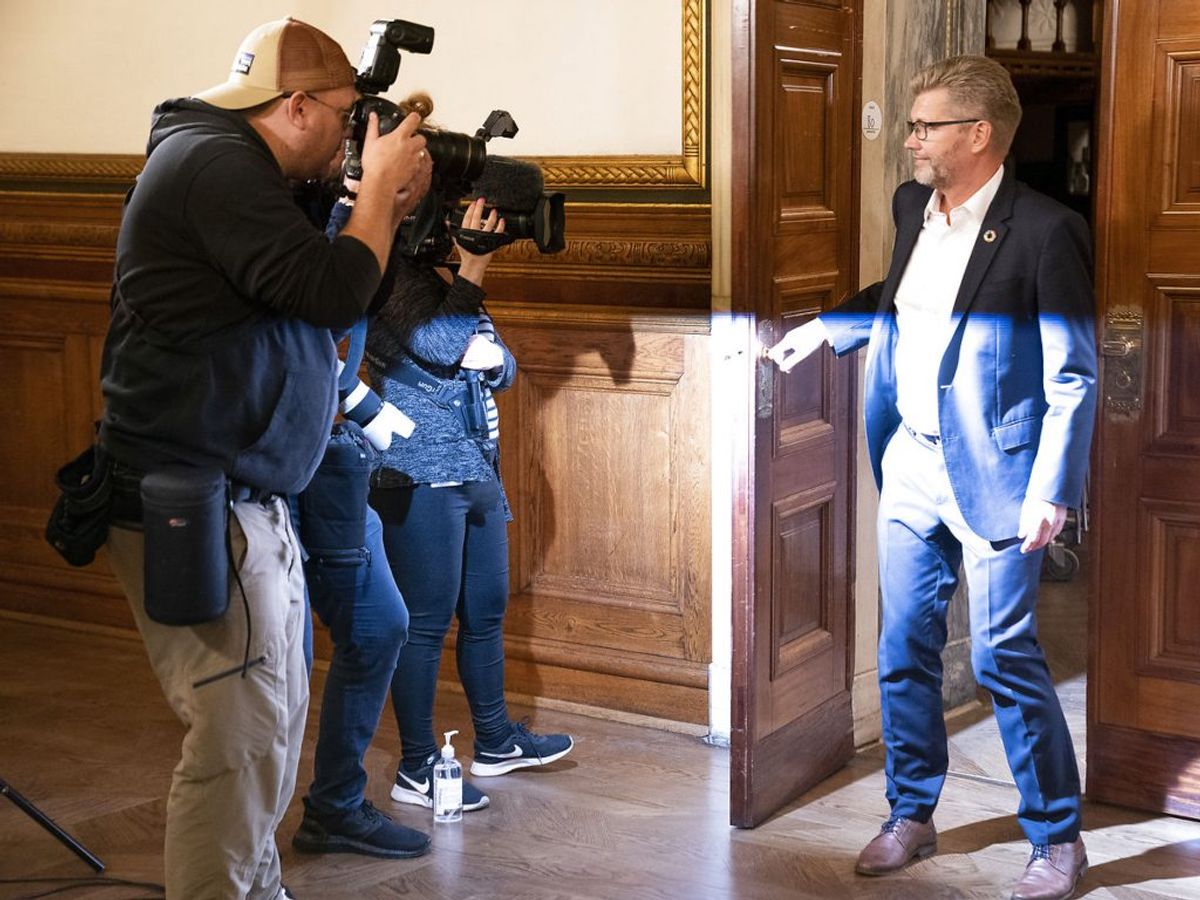 2017: En flok politikere mødtes til en øl efter et møde på Rådhuset i København, og her nussede Frank Jensen benet på kvinde, der i flere år har siddet i bystyret for et andet parti end Socialdemokratiet. Hun har fortalt sin historie til Jyllands-Posten, men har valgt at være anonym.
Da hun rejste sig og gik på toilettet, fulgte Frank Jensen efter og ville med, hvilket han dog ikke kom. Den del af historien har Jyllands-Posten ikke kunne få bekræftet, da kun kvinden og Frank Jensen var til stede. (Foto: Claus Bech/Ritzau Scanpix)