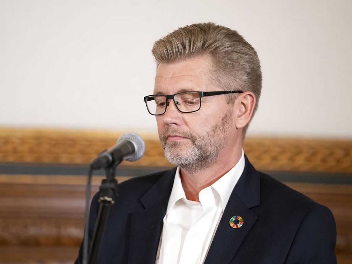 Der er yderligere otte sager om krænkende adfærd, der involverer Frank Jensen. Det kunne Jyllands-Posten fortælle søndag eftermiddag. De nye anklager strækker sig helt fra slutningen af 1990’erne og frem til 2019.
Syv kvinder har besluttet at kontakte den advokat, der er sat til at undersøge sexisme i Socialdemokratiet.
Flere ønsker at være anonyme. De har dog nu overbragt dem til partiledelsen i København.(Foto: Claus Bech/Ritzau Scanpix)