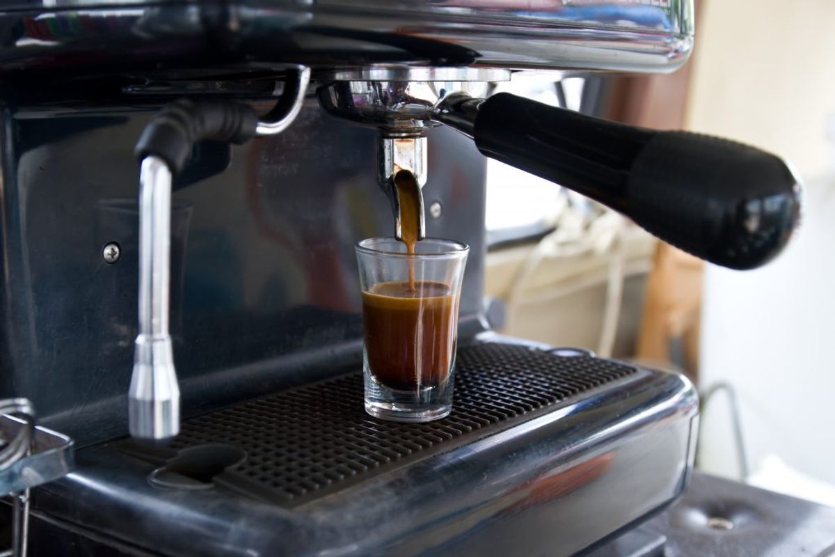 Espresso sviner. Rengør espressomaskinen med en tandbørste, hver gang du bruger den, og slip for svineriet.
