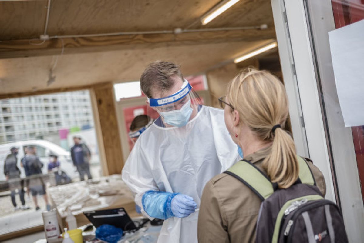Det er på baggrund af en anbefaling fra Styrelsen for Patientsikkerhed, at man i Aarhus Kommune nu vil teste alle unge mellem 15 og 24 år. Det sker for at inddæmme smitte og lave smitteopsporing blandt de unge, som den seneste tid har været stigende. (Arkivfoto) Foto: Michael Drost-Hansen/Scanpix