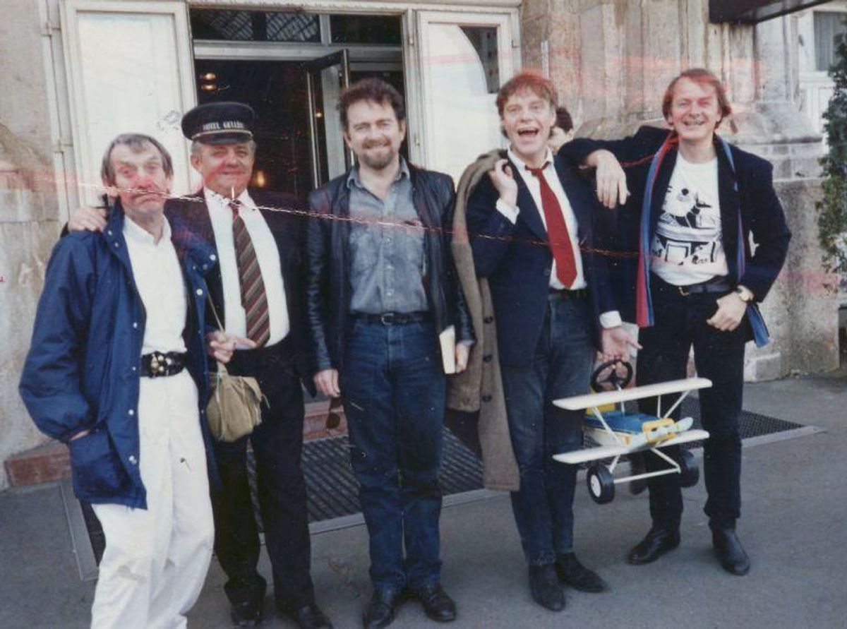 Kim Larsen, sanger, i Budapest sammen med Mogens Mogensen, Erik Clausen, K.L. og Peter Ingemann i 1989, Anvendt i B.T. 18. april og 25. okt. 1989.