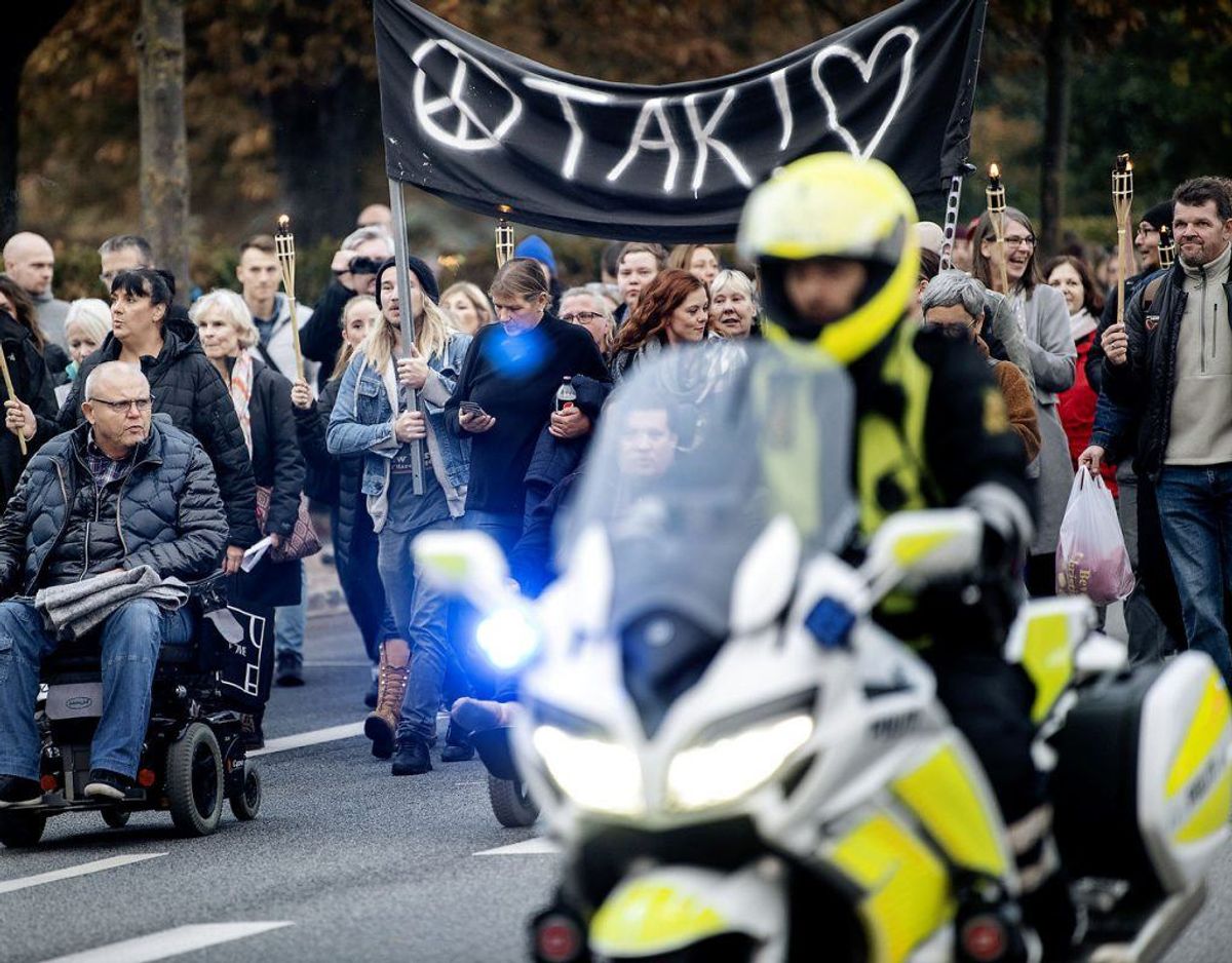 Et stort mindeoptog fyldte københavnske gader fredag. Så meget, at politiet måtte bede folk holde sig væk. Se flere billeder af det enorme optog her i galleriet. (Foto: Nils Meilvang/Ritzau Scanpix)