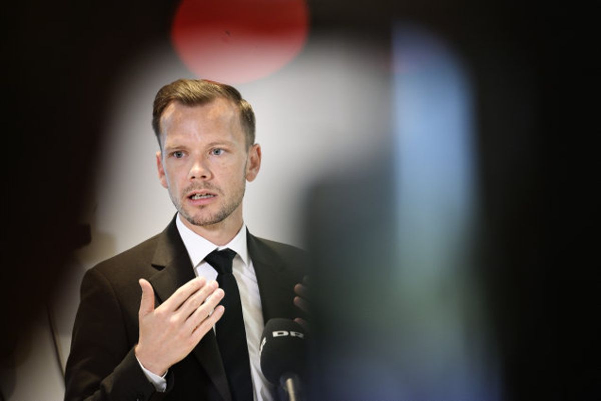 Folketinget vedtog en ny ferielov i 2018, som betød, at borgerne i en overgangsperiode ville opspare fem ugers ekstra ferie. De ekstra feriepenge skulle først udbetales ved pensionsalderen, men i juni besluttede et politisk flertal med beskæftigelsesministeren i spidsen at frigive tre af de fem ugers feriepenge for at sætte skub i økonomien. (Arkivfoto) Foto: Philip Davali/Scanpix