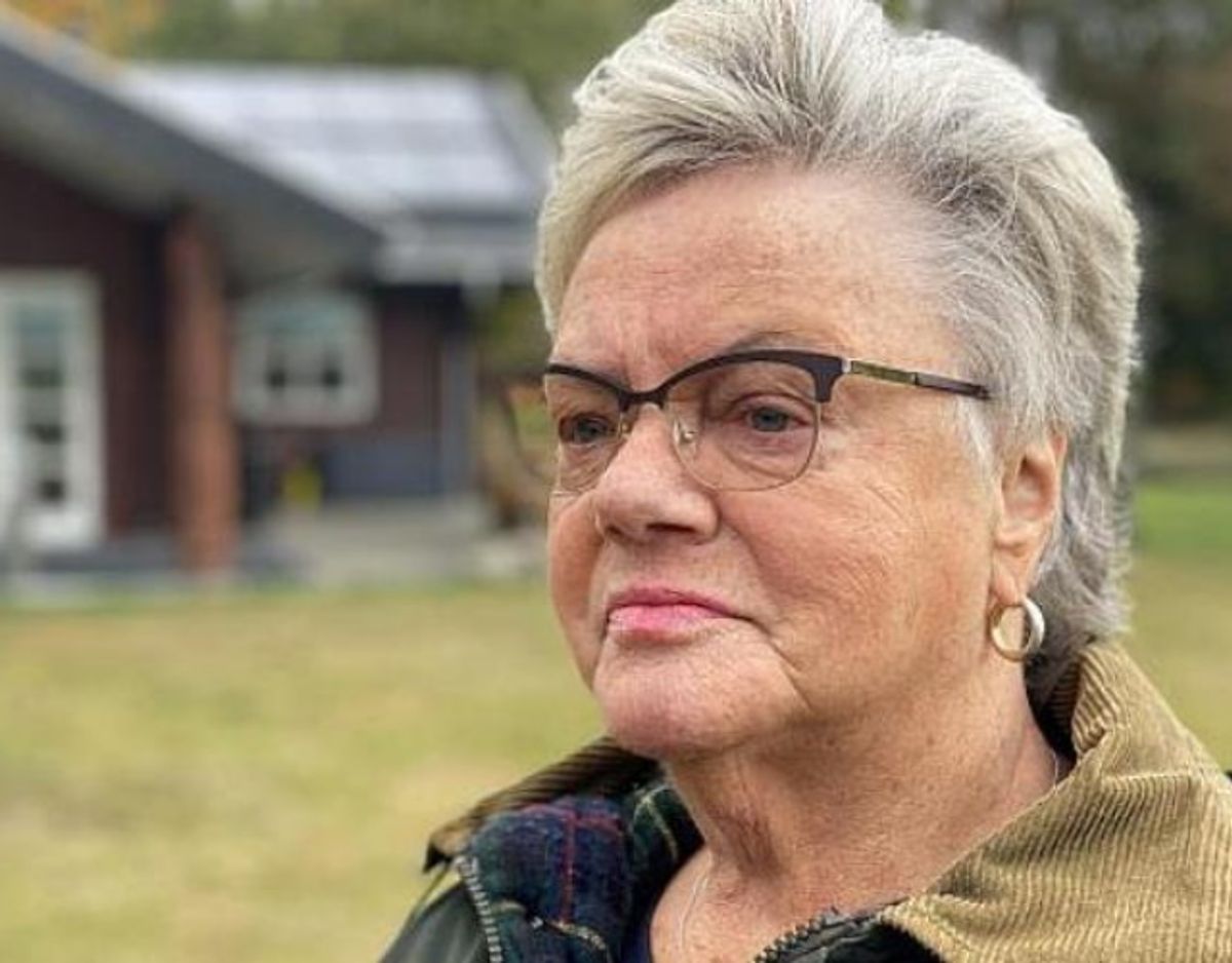 Rigmor Bornerups familie fik sommerhuset bygget i 2007, efter de fik en byggetilladelse. Nu skal de rive huset ned. Foto: TV2 Østjylland.