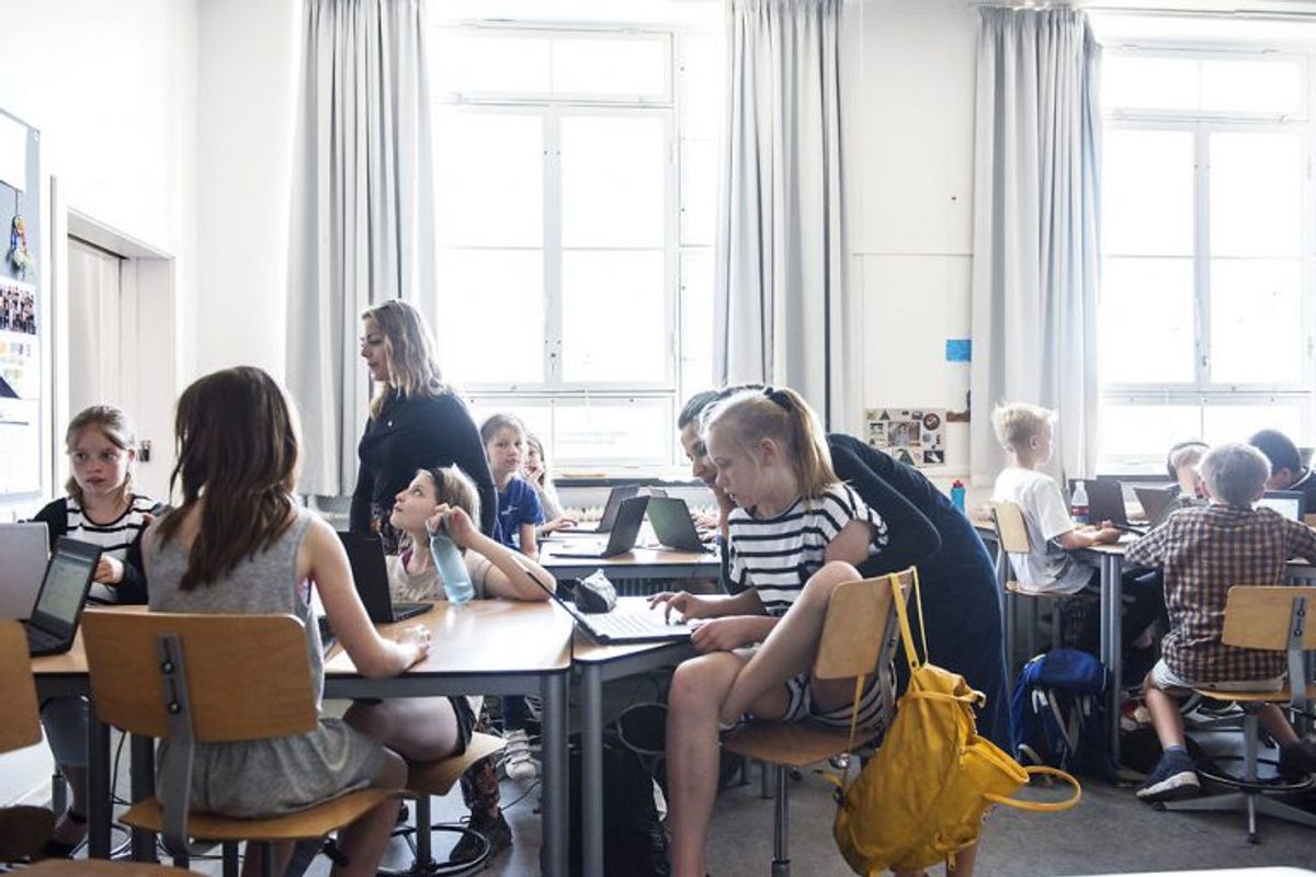 Spørg nysgerrigt ind og vær på nettet sammen med barnet. KLIK FOR MERE. (Foto: Scanpix)