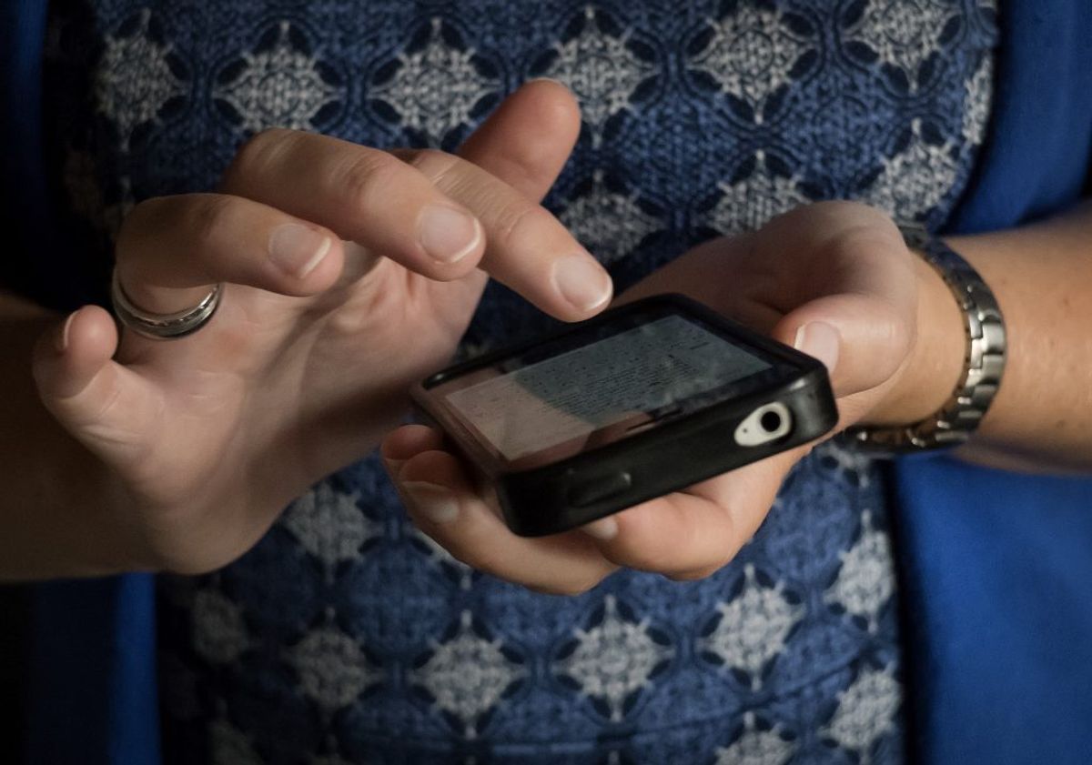 Politiet advarer mod en sms, der er afsendt af svindlere. KLIK og se den – og flere af slagsen. Foto: Colourbox.
