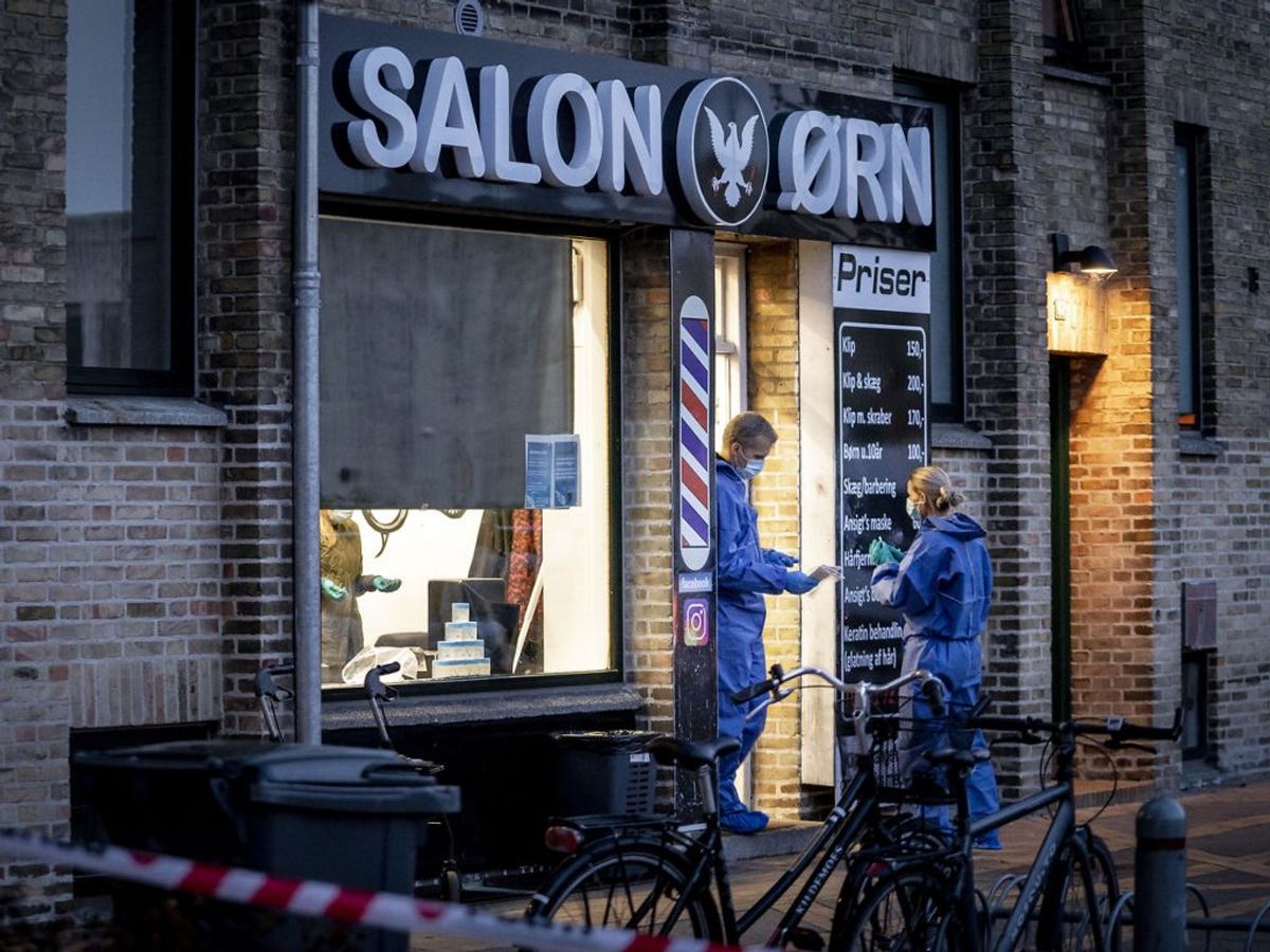 Drabet på en 20-årig ved Salon Ørn i Brønshøj menes at være en del af konflikten. Klik for flere billeder. Foto: Mads Claus Rasmussen/Scanpix