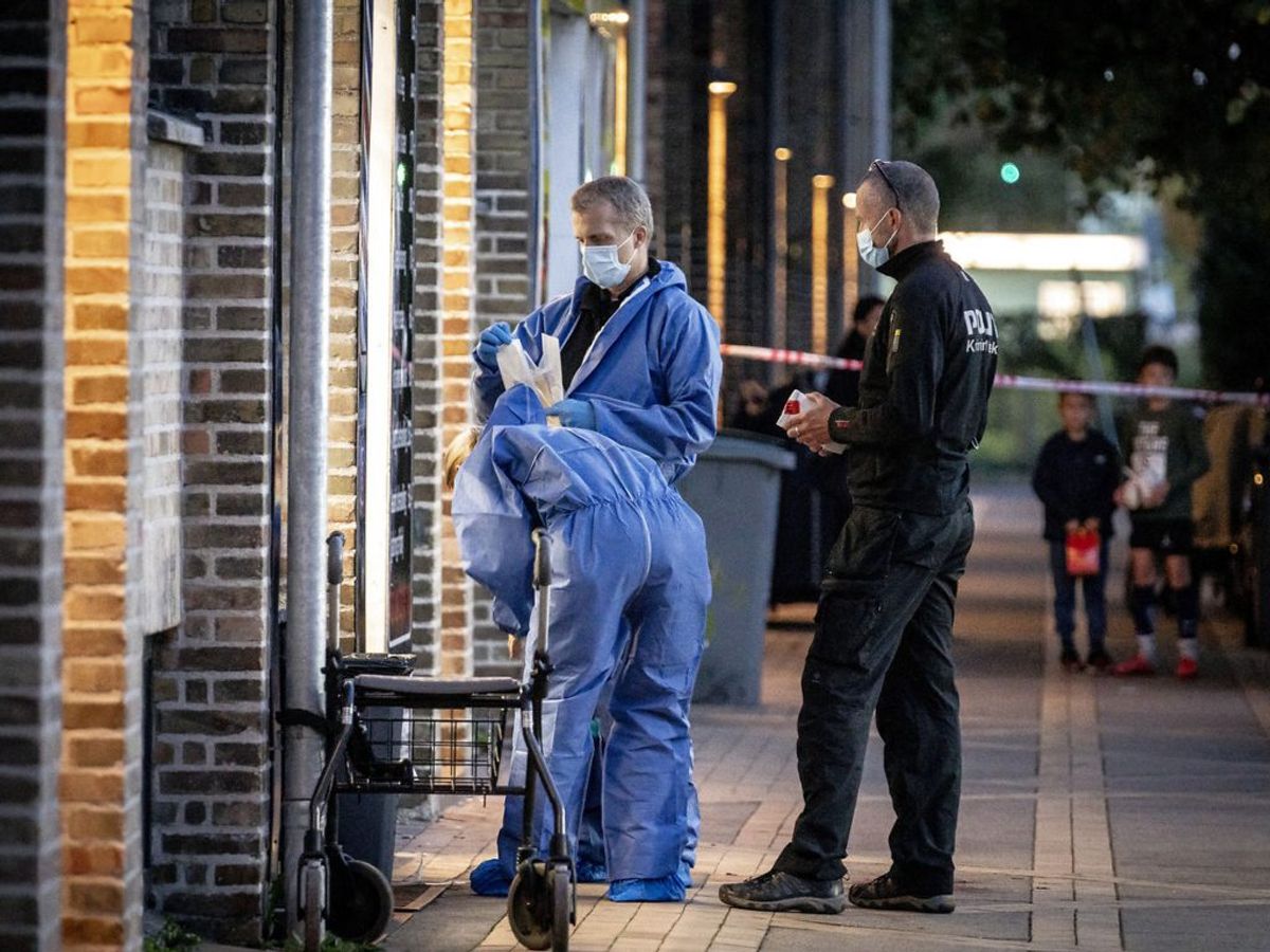 Teknikere ved frisørsalonen. (Foto: Mads Claus Rasmussen/Ritzau Scanpix)